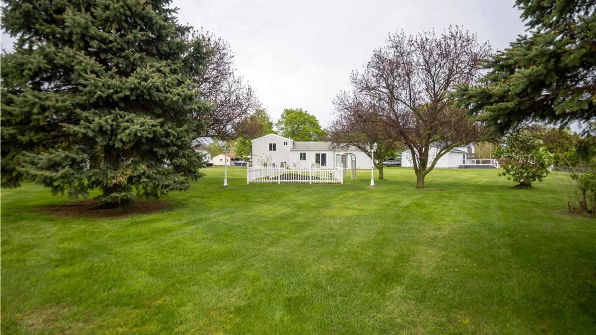 Property at 18 Kencrest Circle, Gates, NY 14606 28