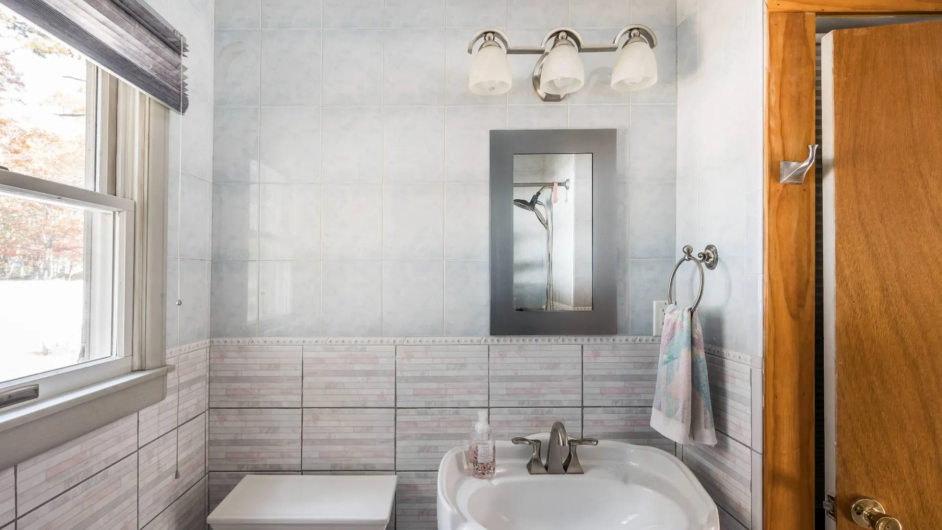 Property at 21 Woodridge Rd, Hampton Bays, NY 11946 12