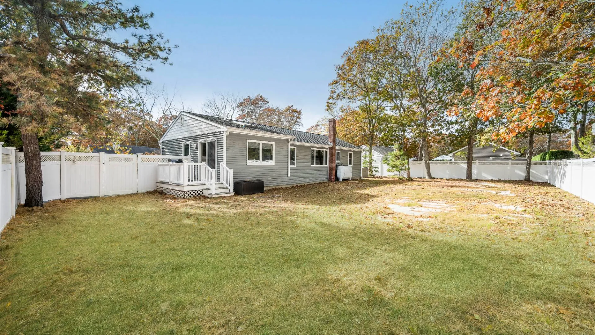 Property at 21 Woodridge Rd, Hampton Bays, NY 11946 23