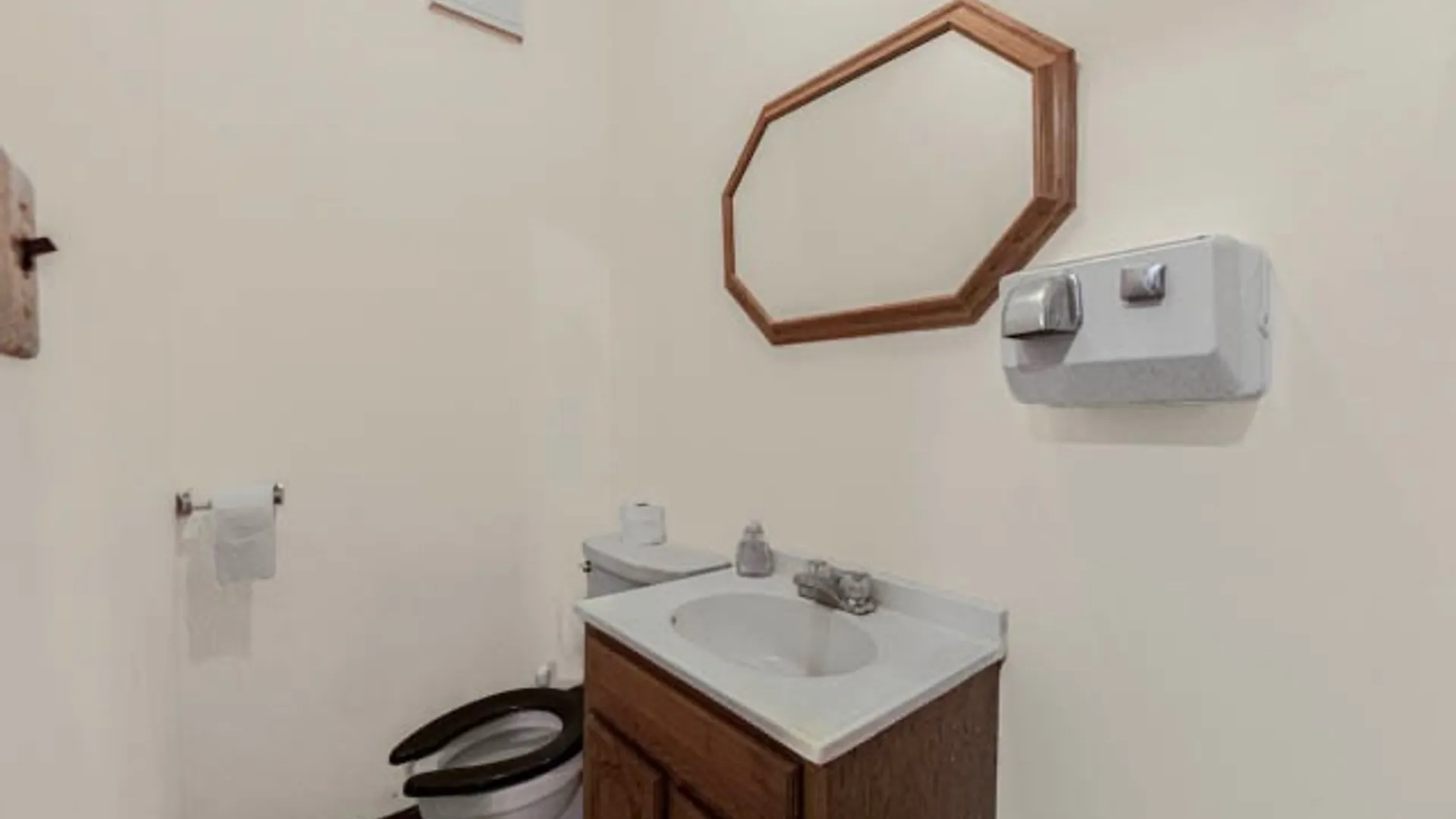 Property at 69 Waring Pl, Yonkers, NY 10703 14