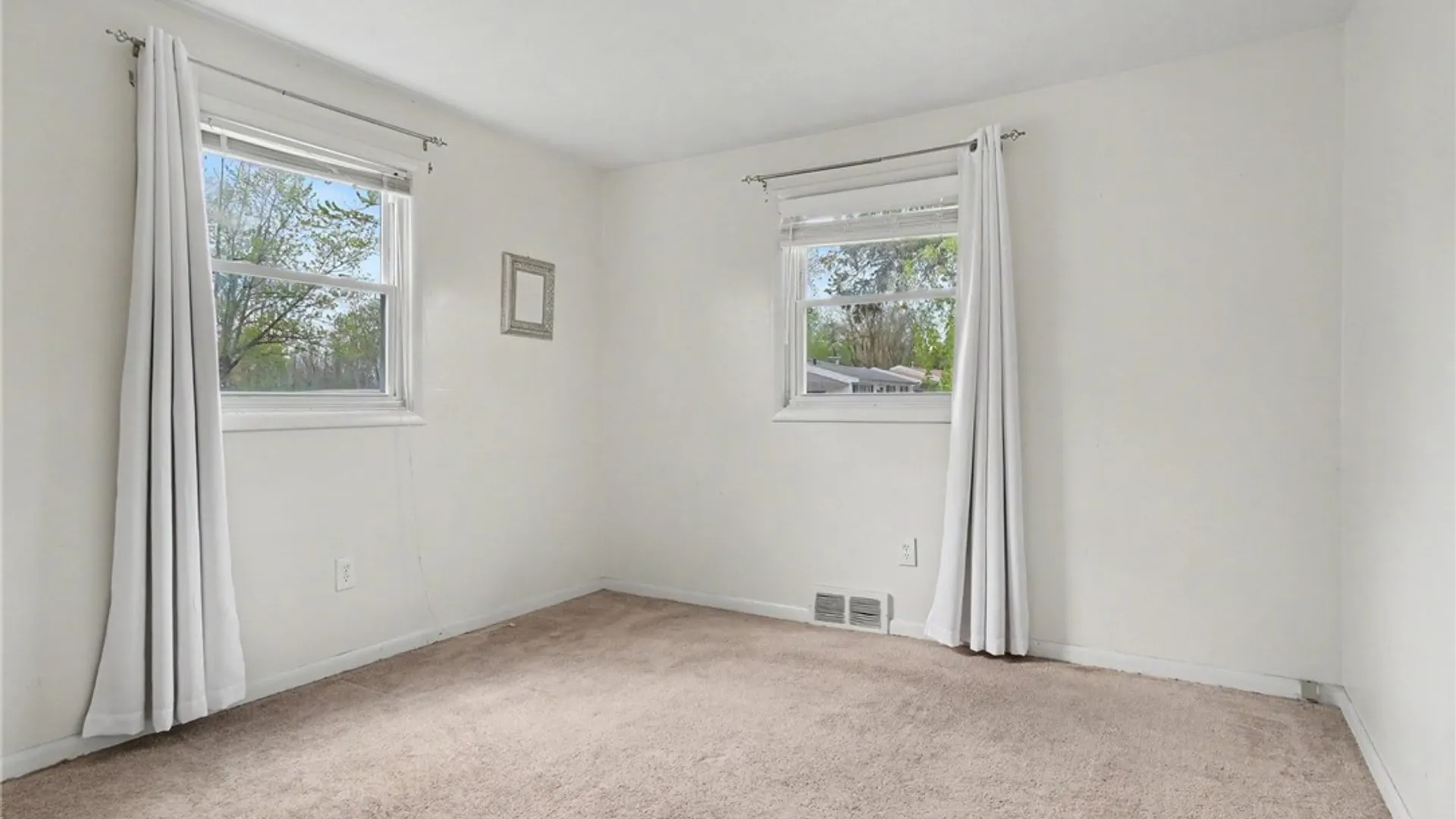 Property at 154 Burben Way, Gates, NY 14624 15