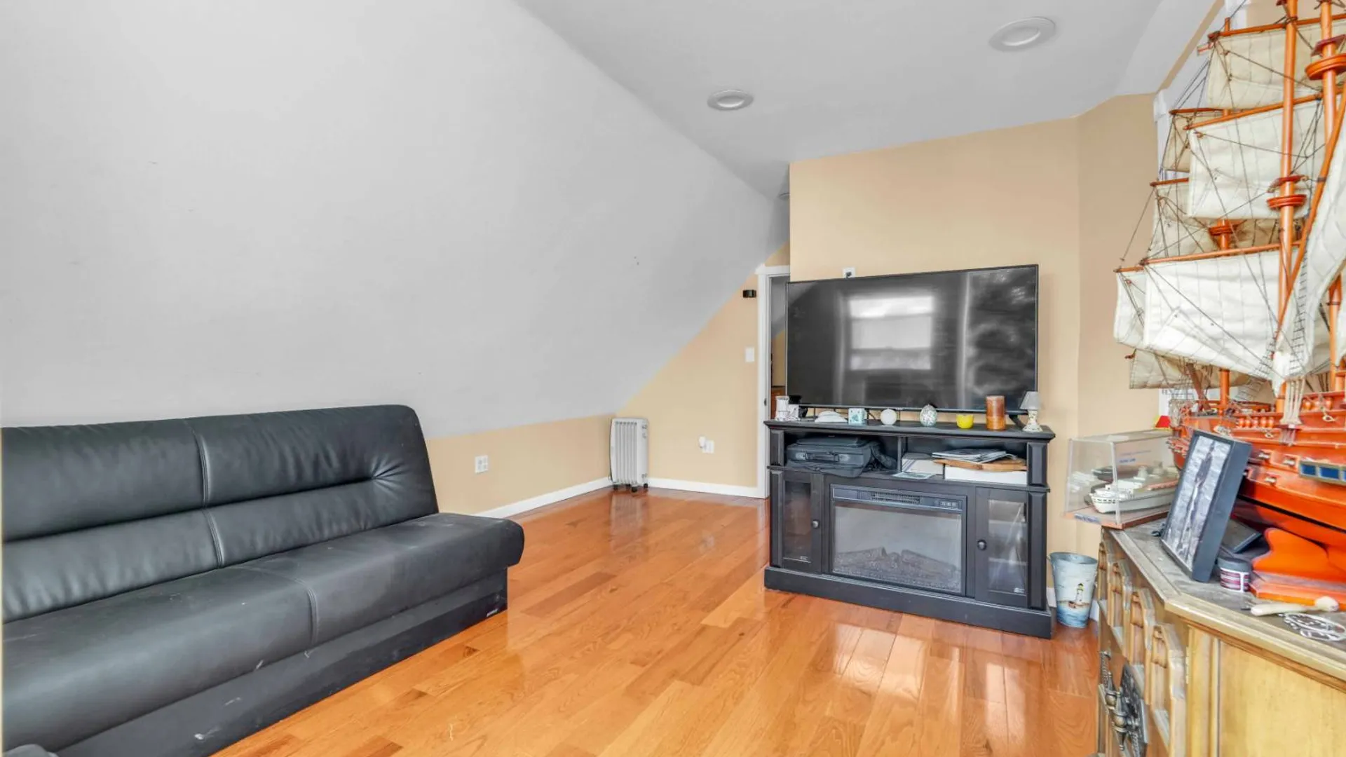 Property at 120-35 225th Street, Cambria Heights, NY 11411 5