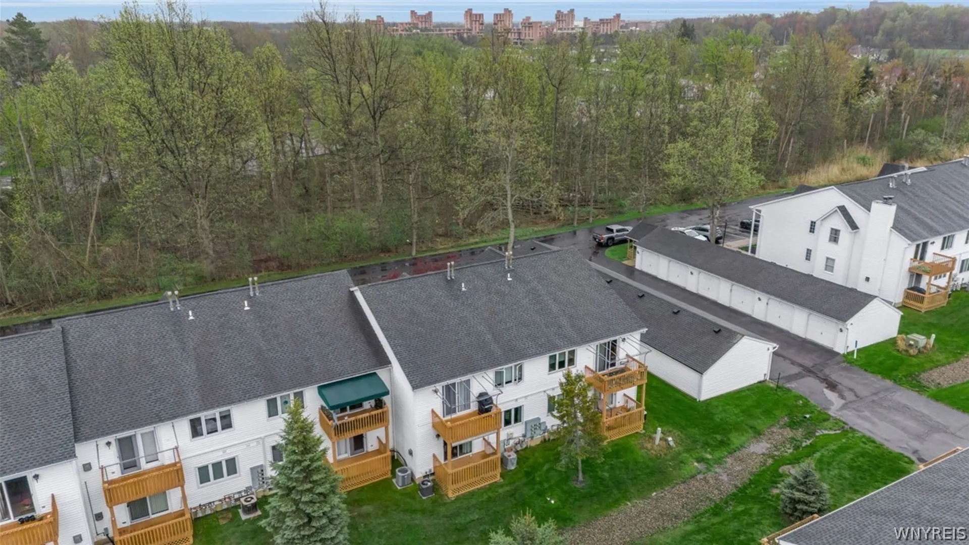 Property at 7 Beacon Park, Amherst, NY 14228 10