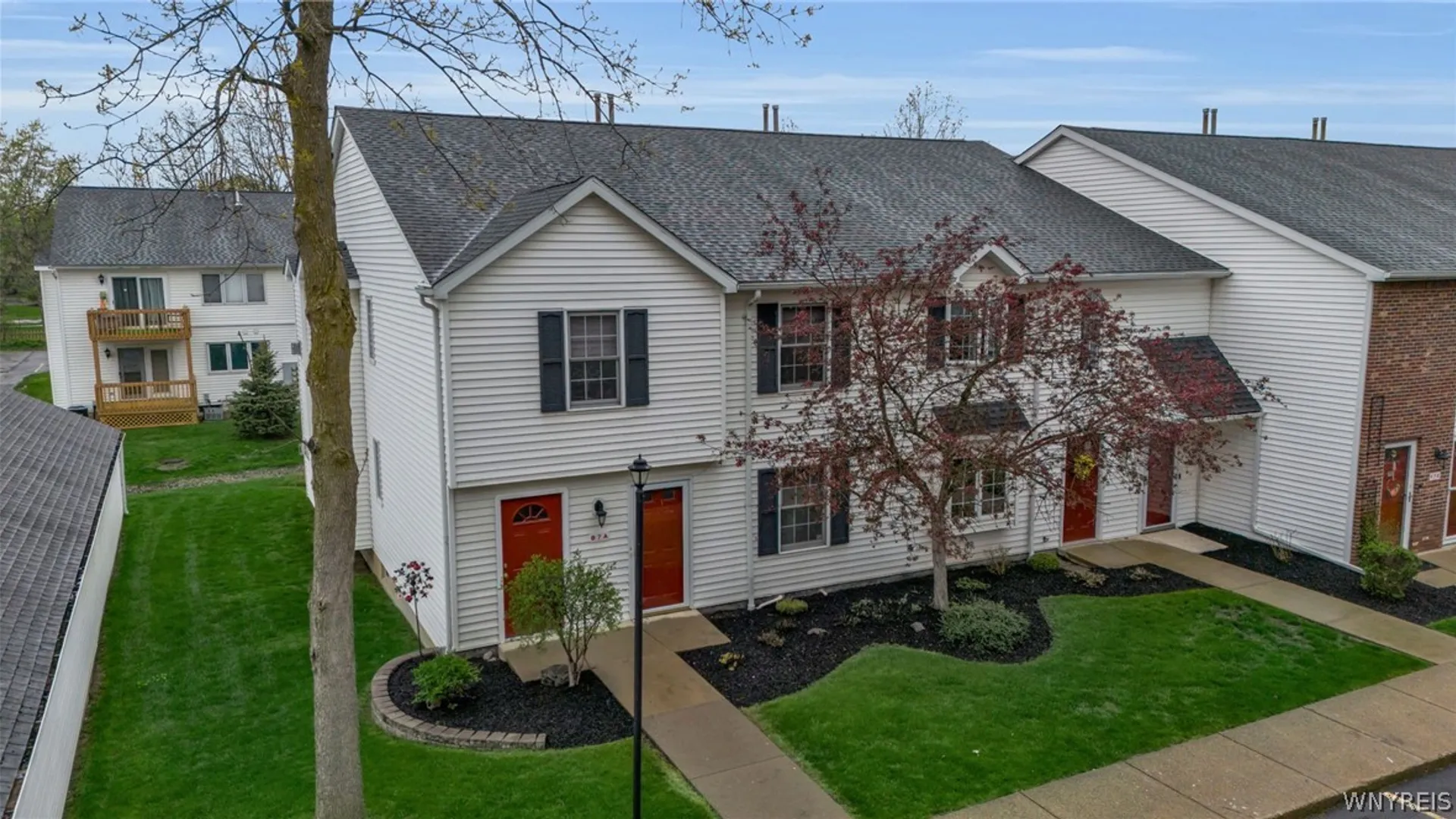 Property at 7 Beacon Park, Amherst, NY 14228 2