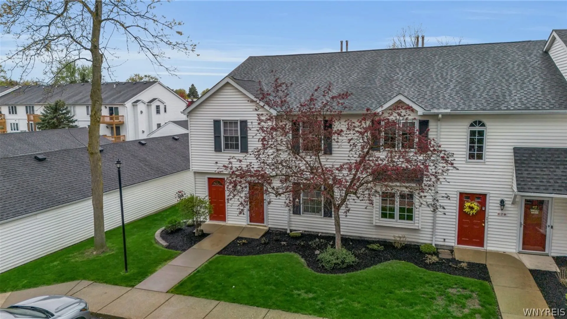 Property at 7 Beacon Park, Amherst, NY 14228 3