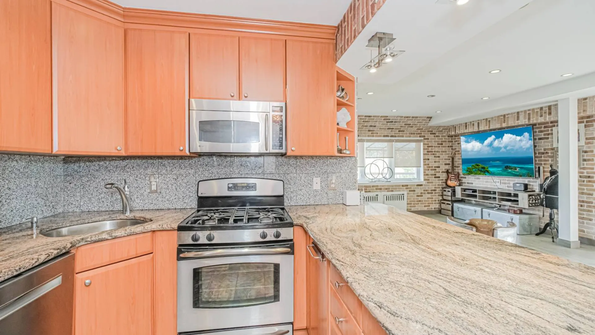 Property at 3567 Shore Pkwy, Brooklyn, NY 11235 9