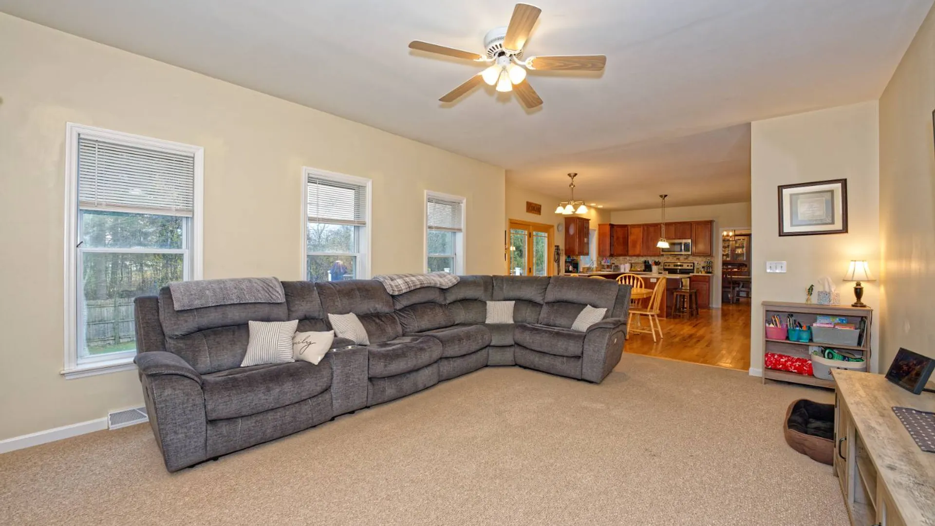 Property at 8 Jordan Ln, Glenville, NY 12302 25