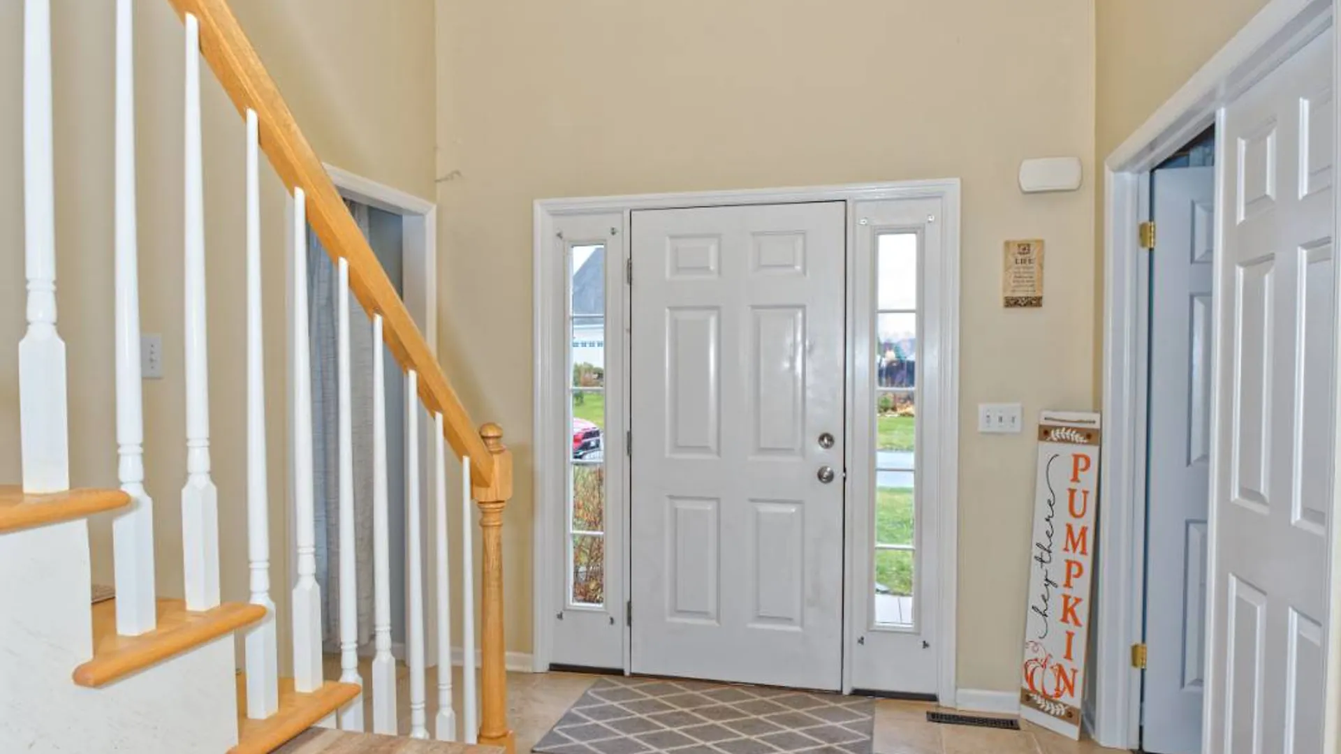 Property at 8 Jordan Ln, Glenville, NY 12302 5