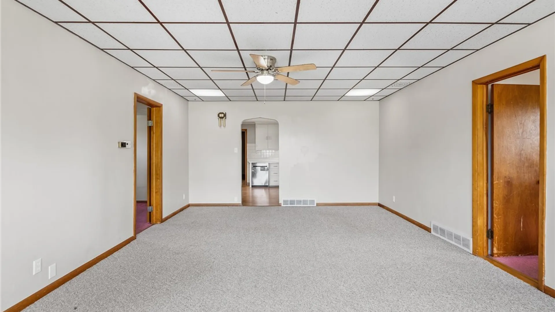 Property at 30 Meadowlawn Road, Cheektowaga, NY 14225 5