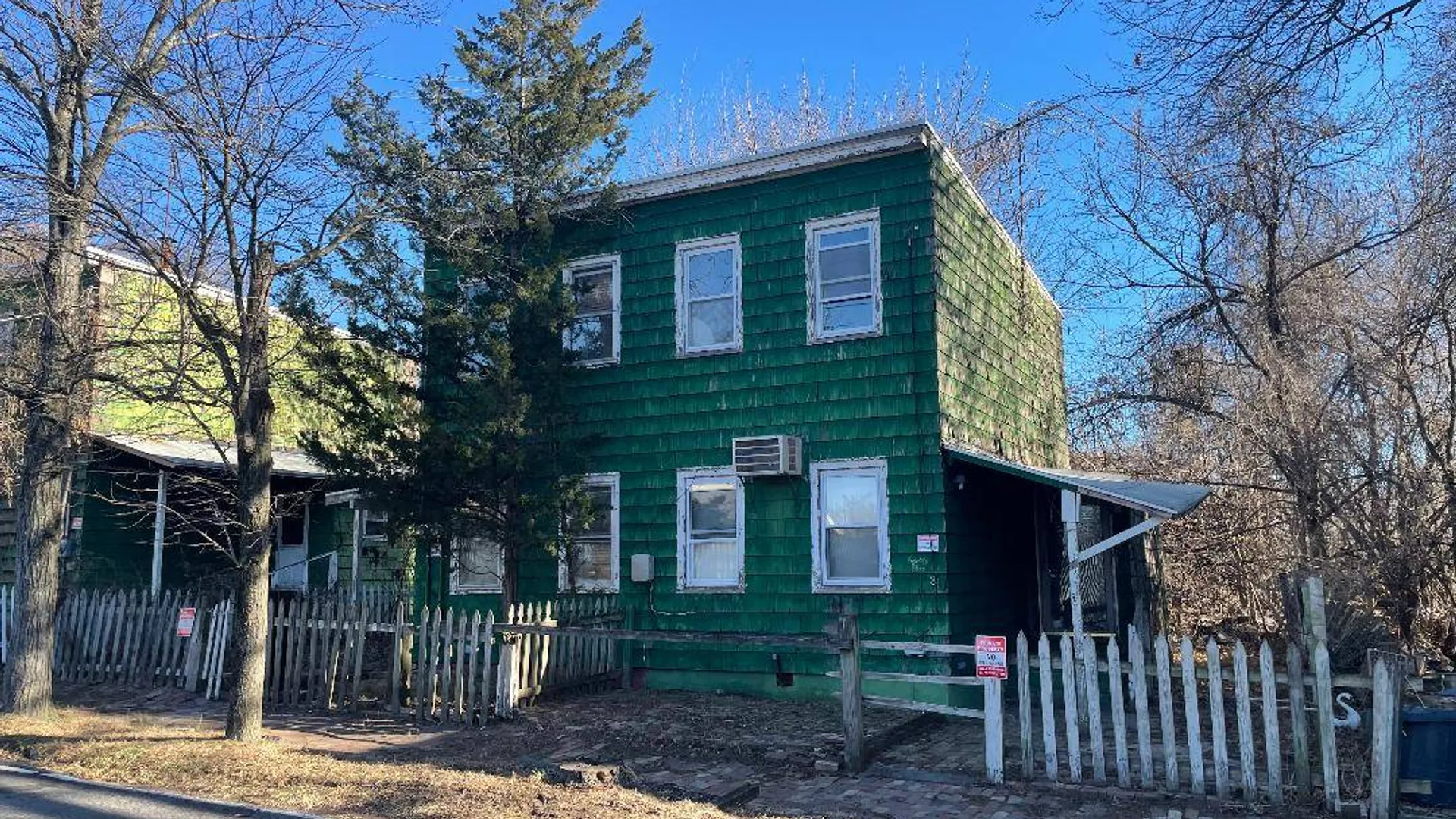Property at 81 Kreischer St, Staten Island, NY 10309 2