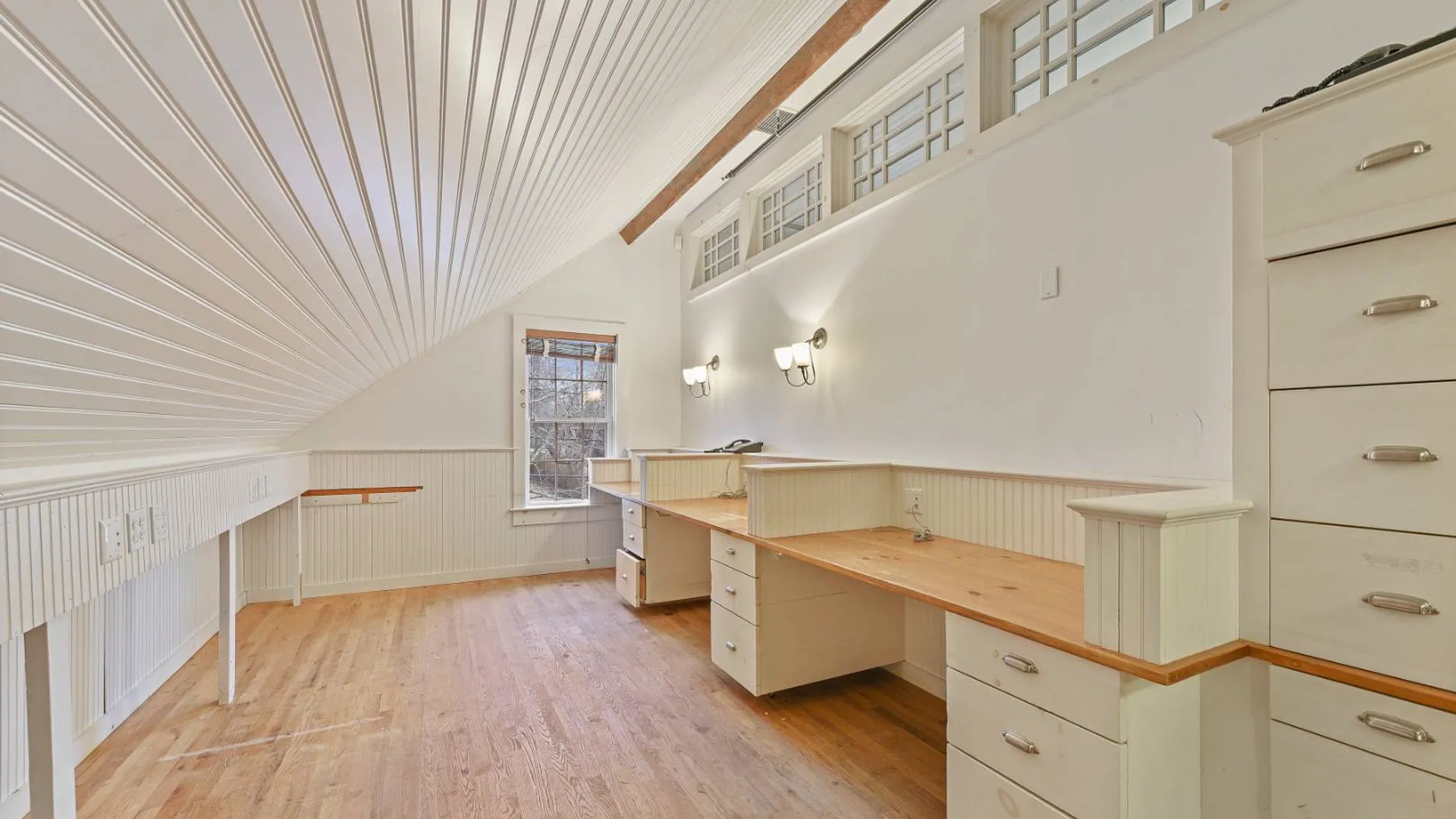 Property at 11 Indian Wells Highway, Amagansett, NY 11930 12