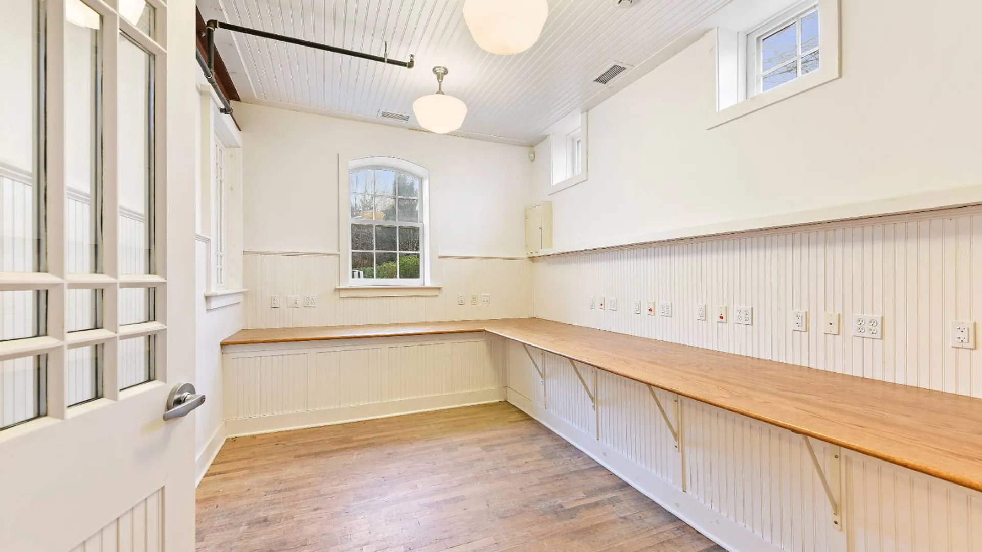 Property at 11 Indian Wells Highway, Amagansett, NY 11930 15