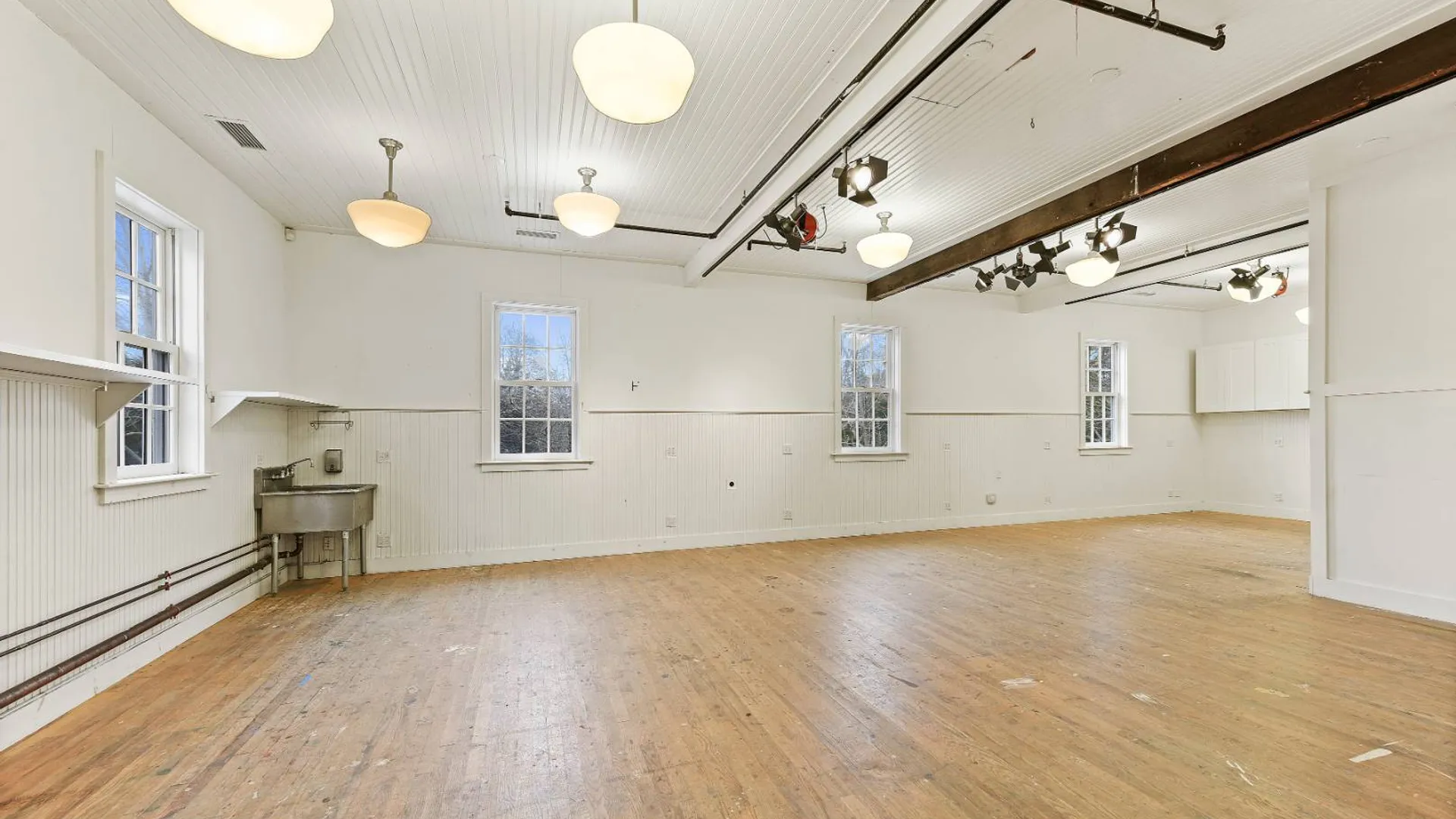 Property at 11 Indian Wells Highway, Amagansett, NY 11930 5