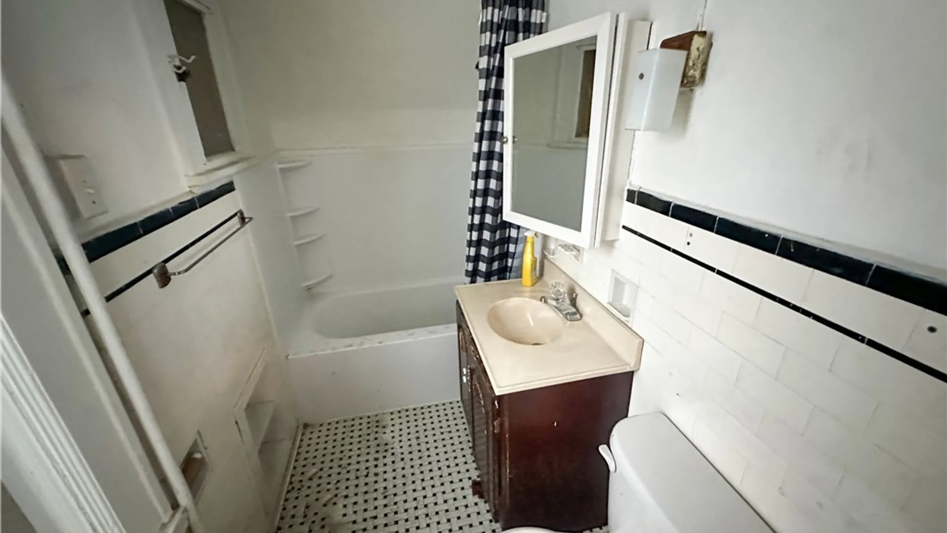Property at 32 Custer Street, Buffalo, NY 14214 14