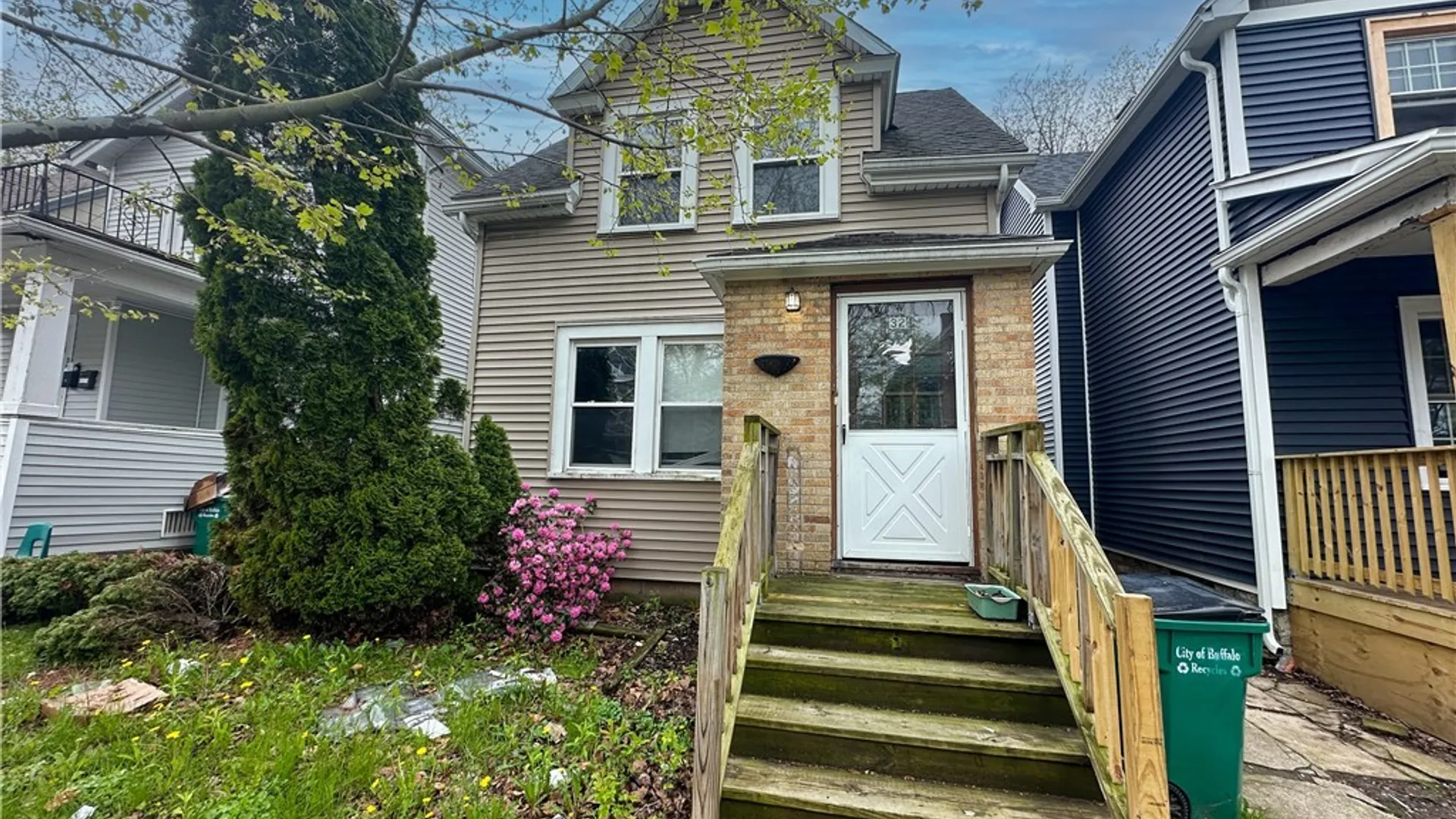 Property at 32 Custer Street, Buffalo, NY 14214 2