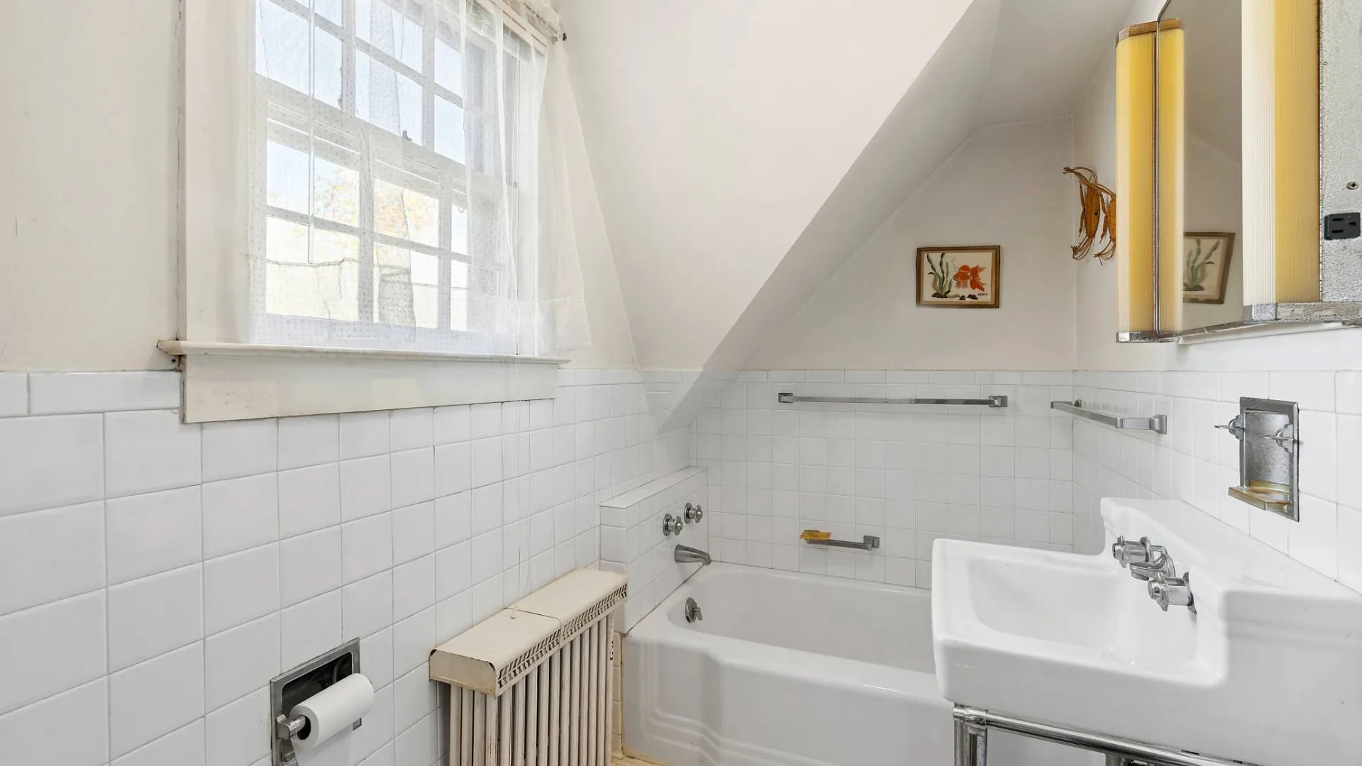 Property at 201 HERRICK RD, Southampton, NY 11968 16