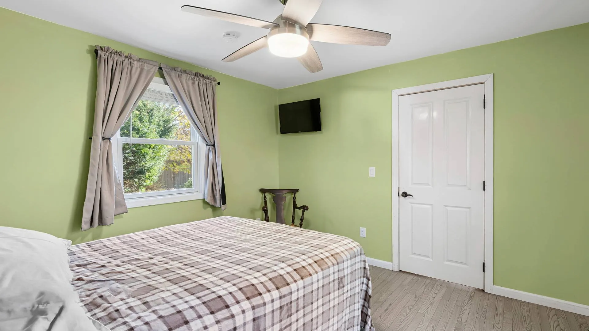 Property at 201 HERRICK RD, Southampton, NY 11968 21