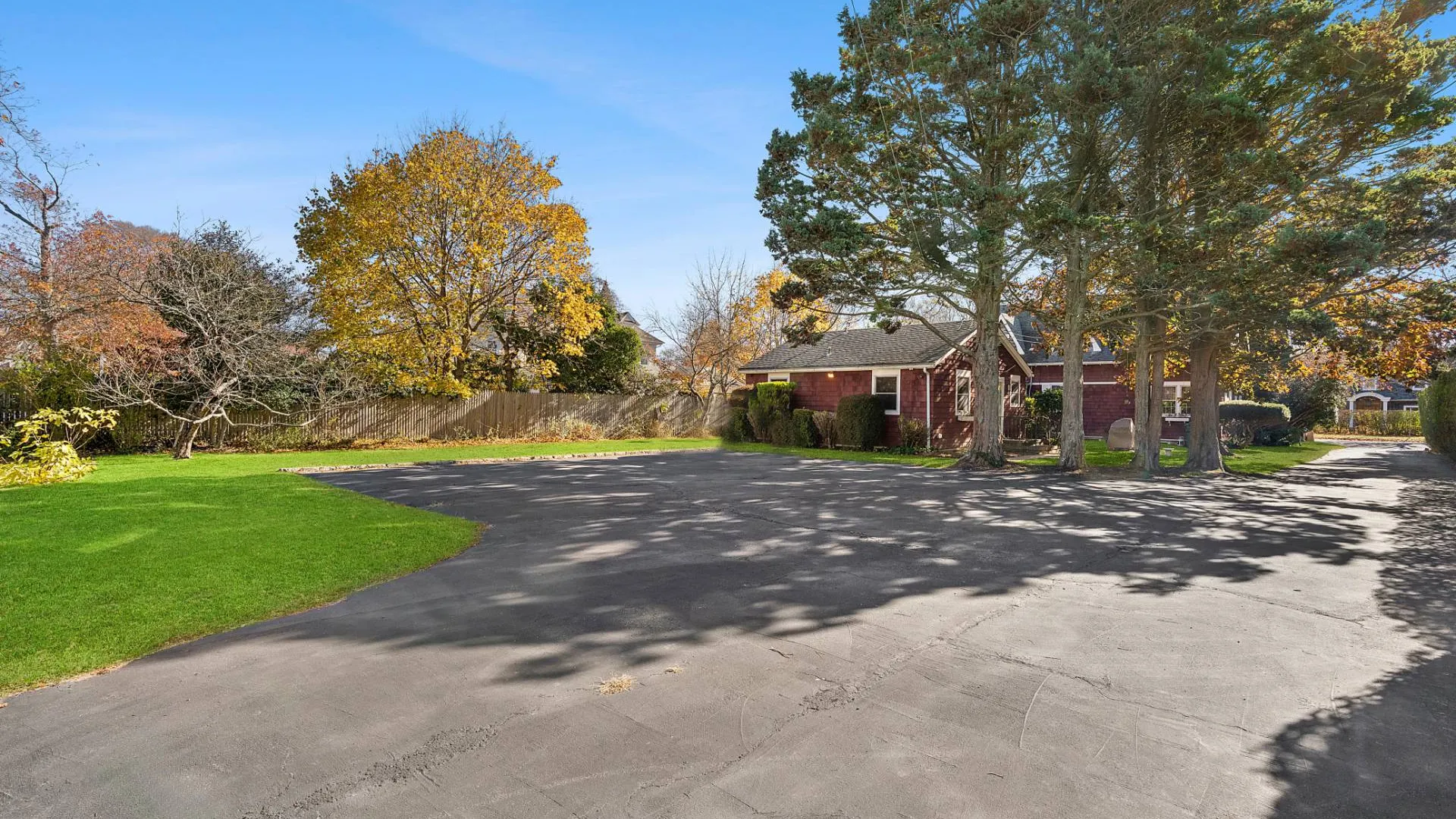 Property at 201 HERRICK RD, Southampton, NY 11968 23