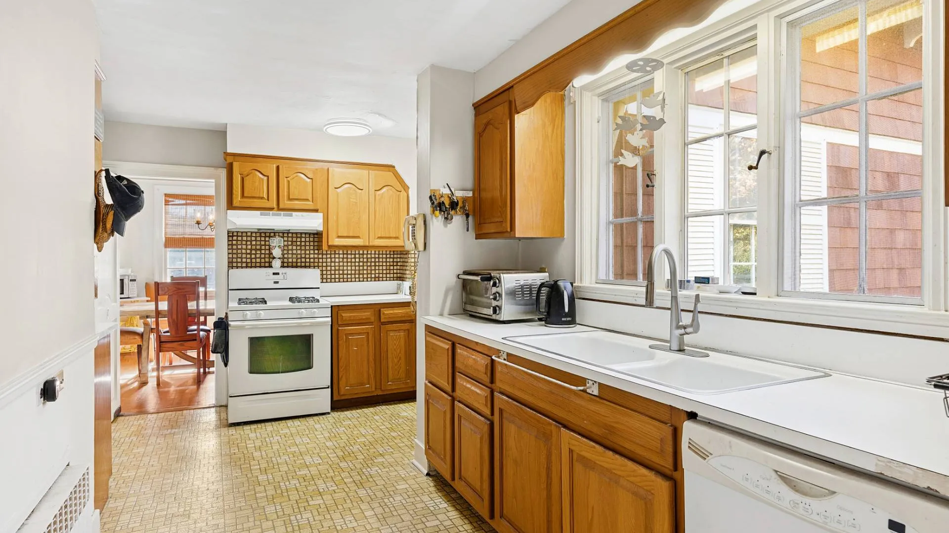 Property at 201 HERRICK RD, Southampton, NY 11968 6