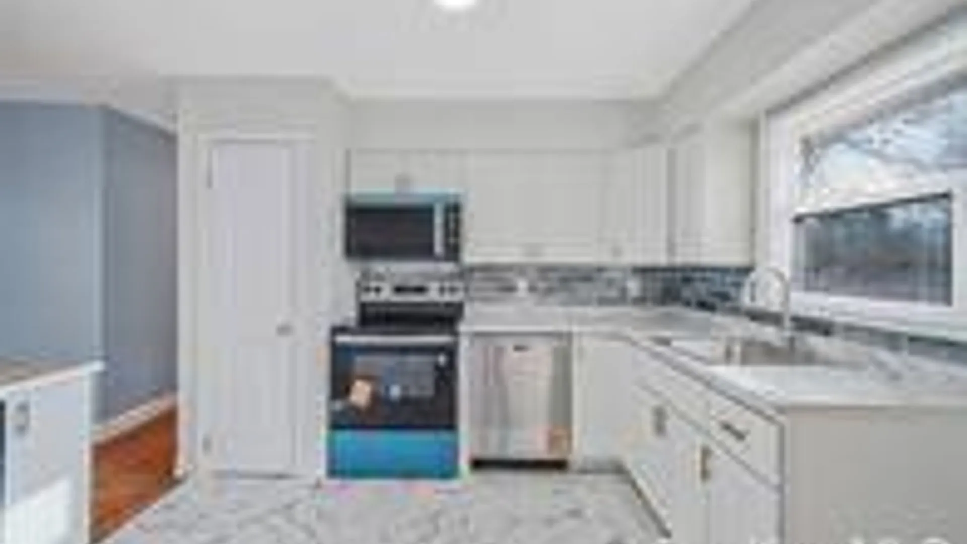 Property at 182 New York Ave, Bayshore, NY 11706 13
