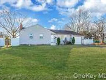 Property at 182 New York Ave, Bayshore, NY 11706