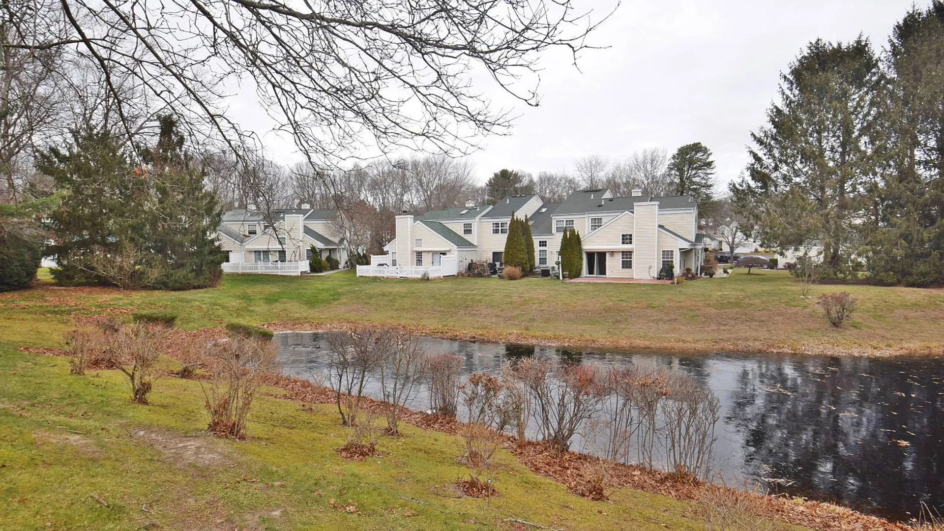 Property at 82 Fox Ct, Manorville, NY 11949 4