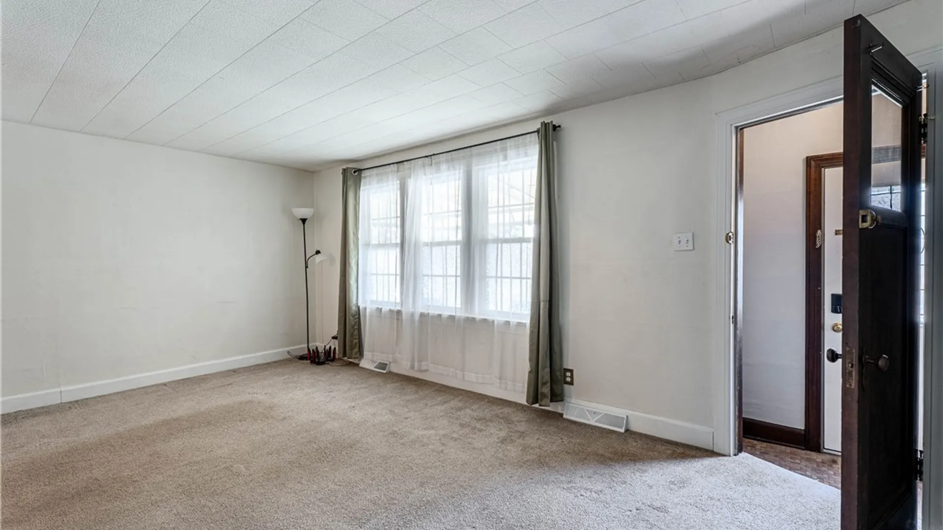 Property at 600 Englewood Avenue, Tonawanda, NY 14223 5