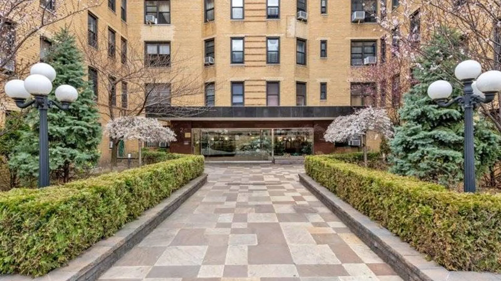 Property at 2 West End Ave, Brooklyn, NY 11235 12
