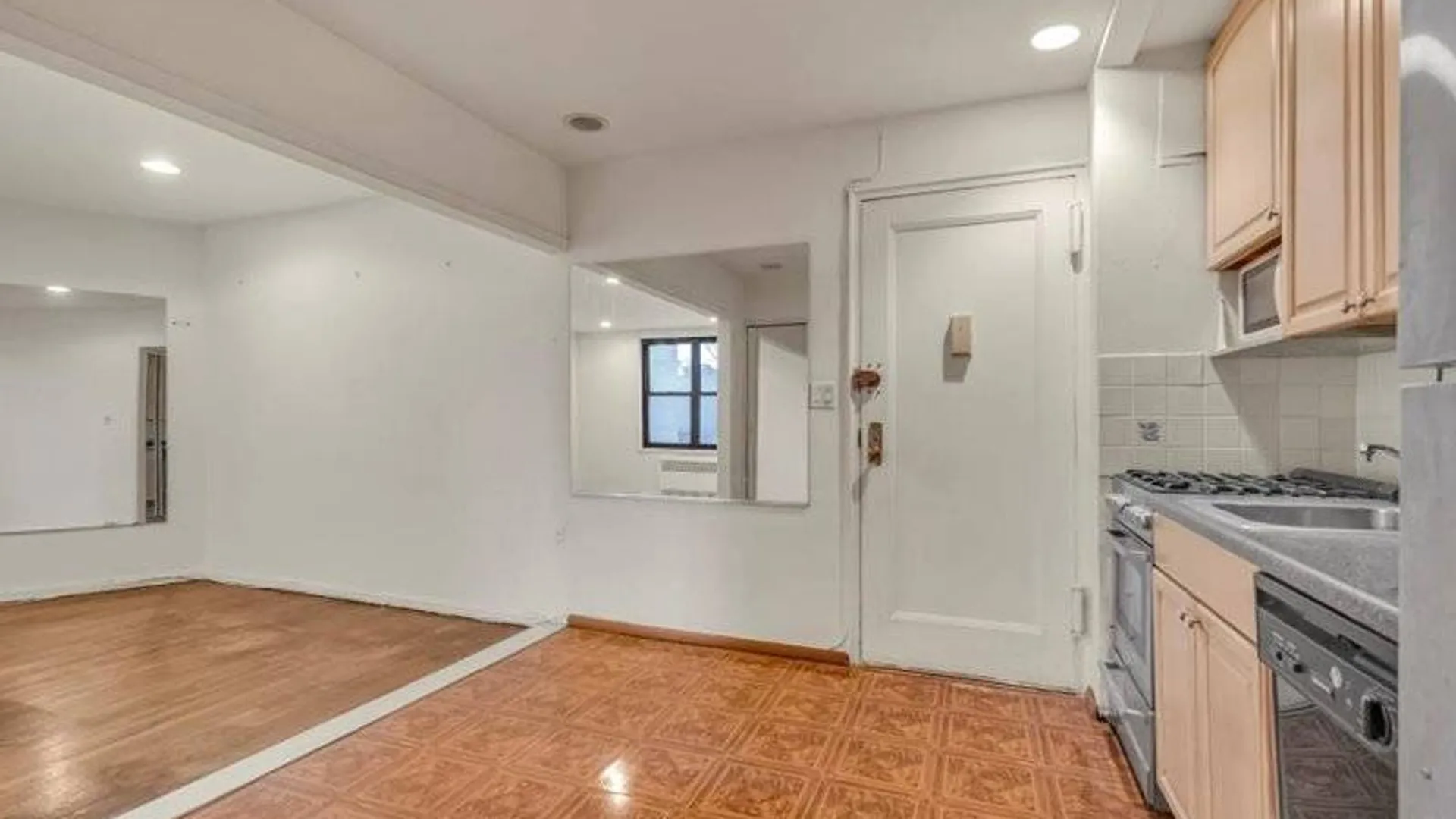 Property at 2 West End Ave, Brooklyn, NY 11235 5
