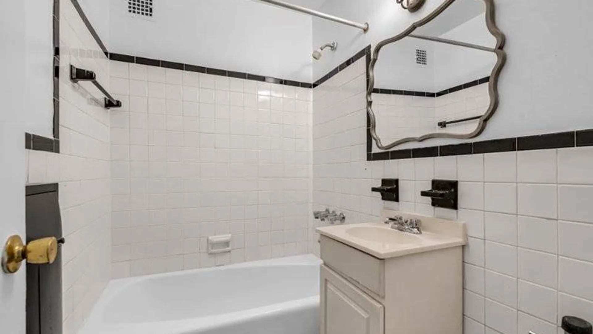 Property at 877 Bay Ridge Ave, Brooklyn, NY 11220 16