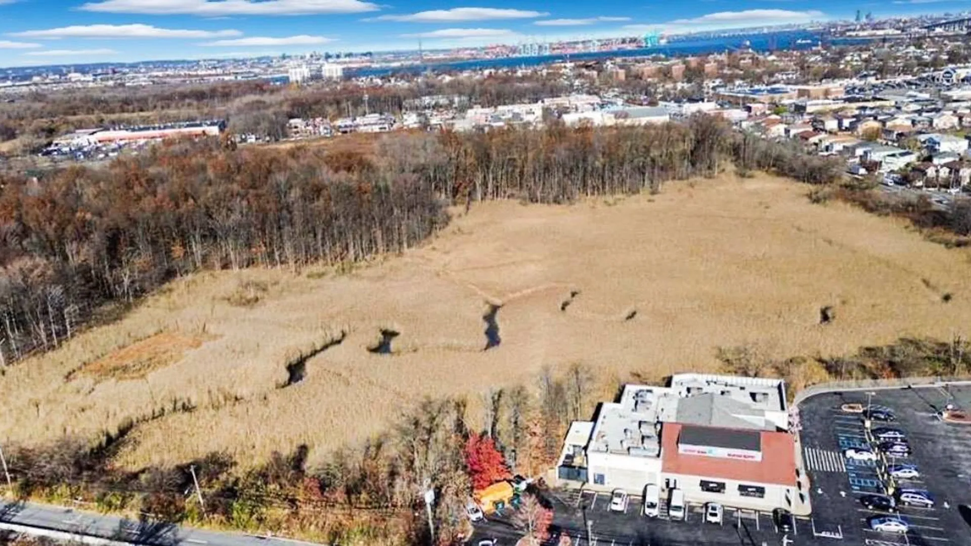 Property at 1105 Goethals N Rd, Staten Island, NY 10303 4