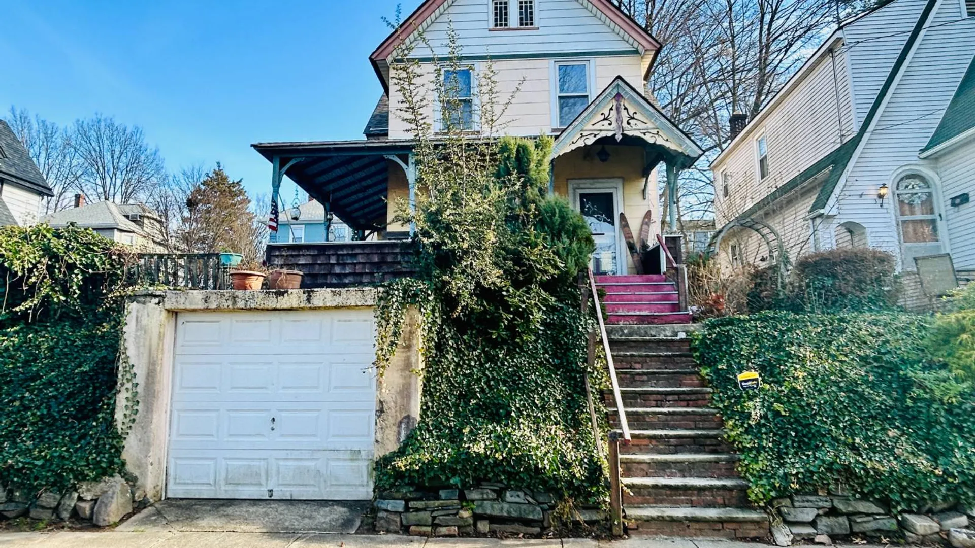 Property at 299 Saint John Ave, Staten Island, NY 10314 4