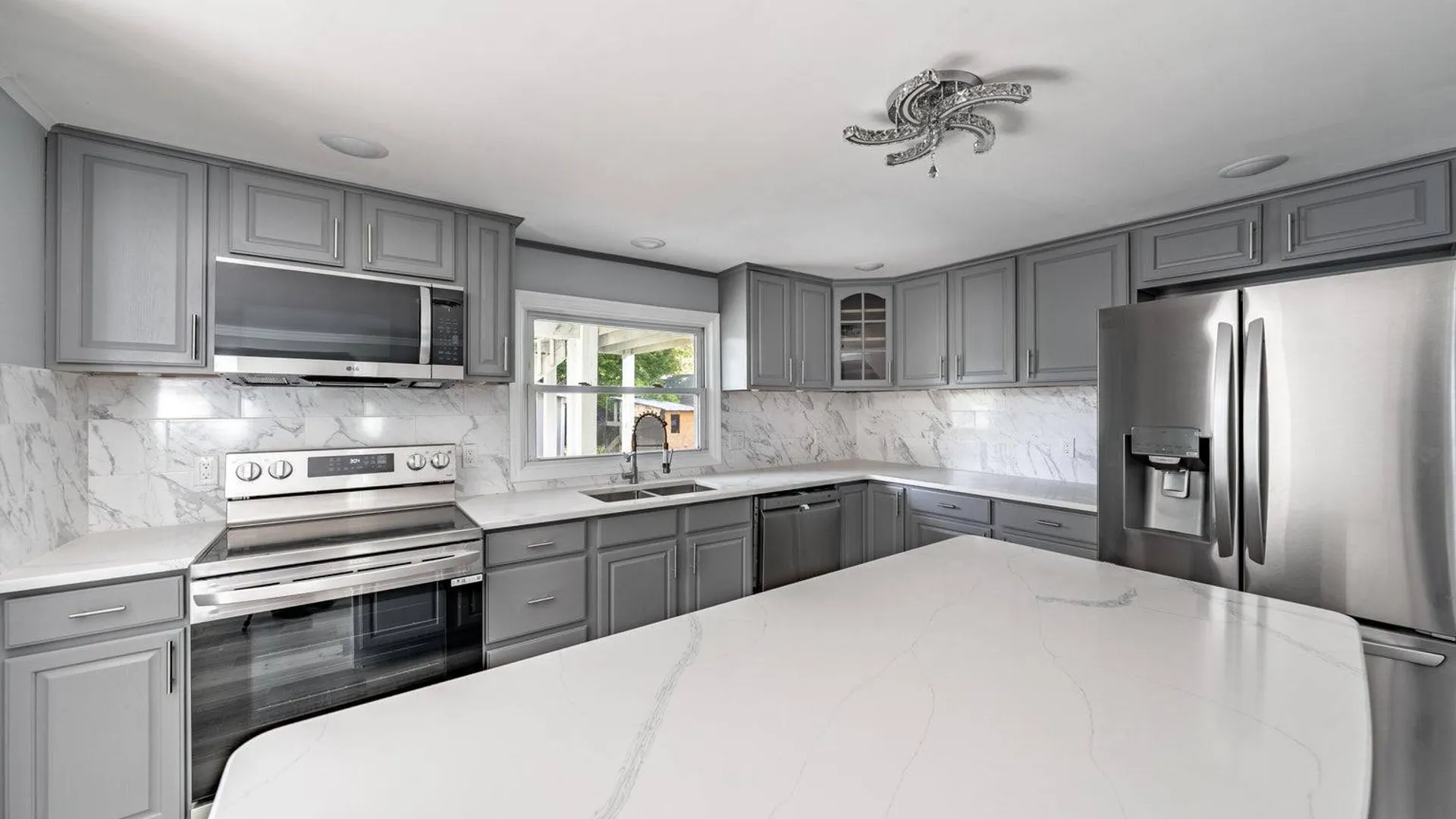 Property at 7116 Fuller Station Rd, Schenectady, NY 12303 4