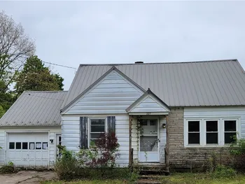 Property at 207 Brooklea Drive, Syracuse, NY 13207