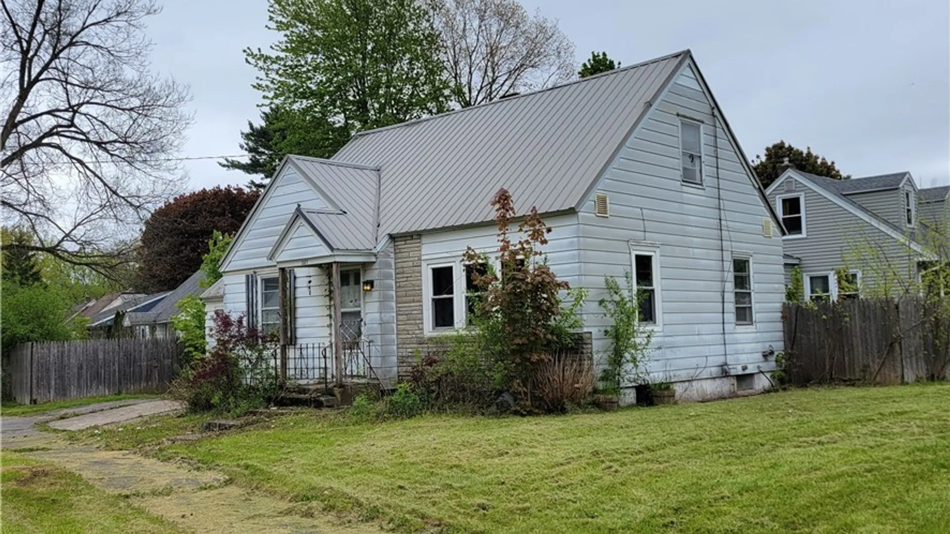 Property at 207 Brooklea Drive, Syracuse, NY 13207 2