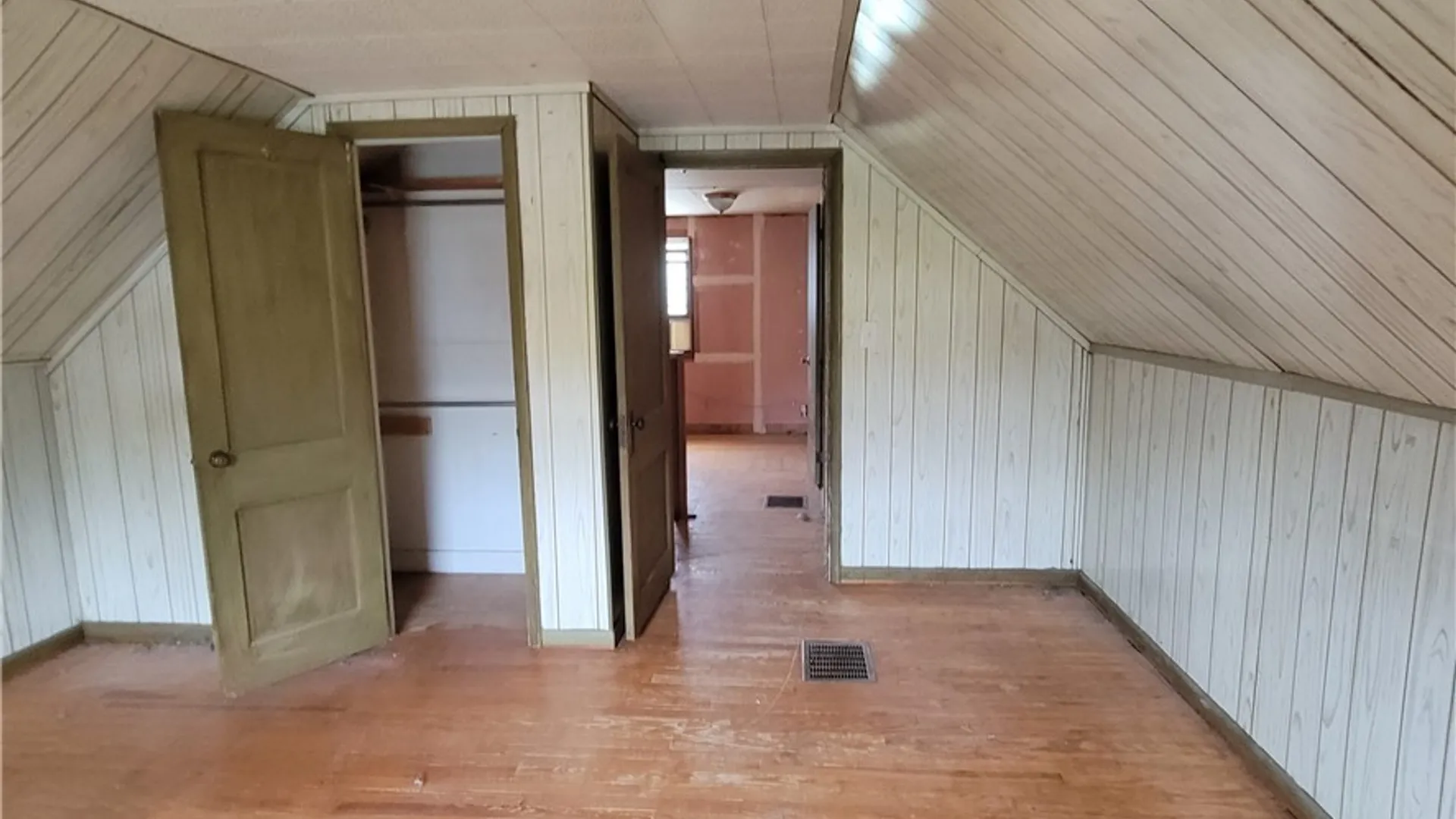 Property at 207 Brooklea Drive, Syracuse, NY 13207 22