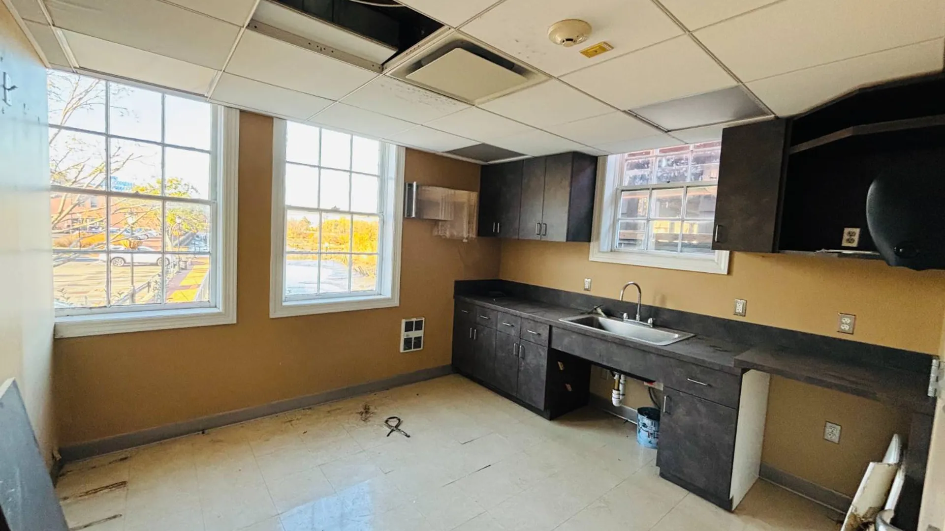 Property at 1345 Old Northern Blvd, Roslyn, NY 11576 13