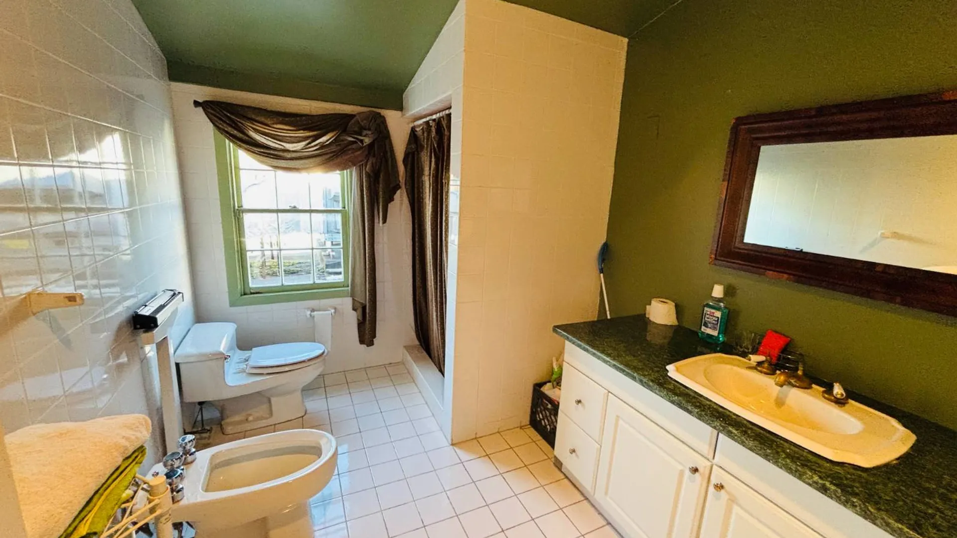 Property at 1345 Old Northern Blvd, Roslyn, NY 11576 20