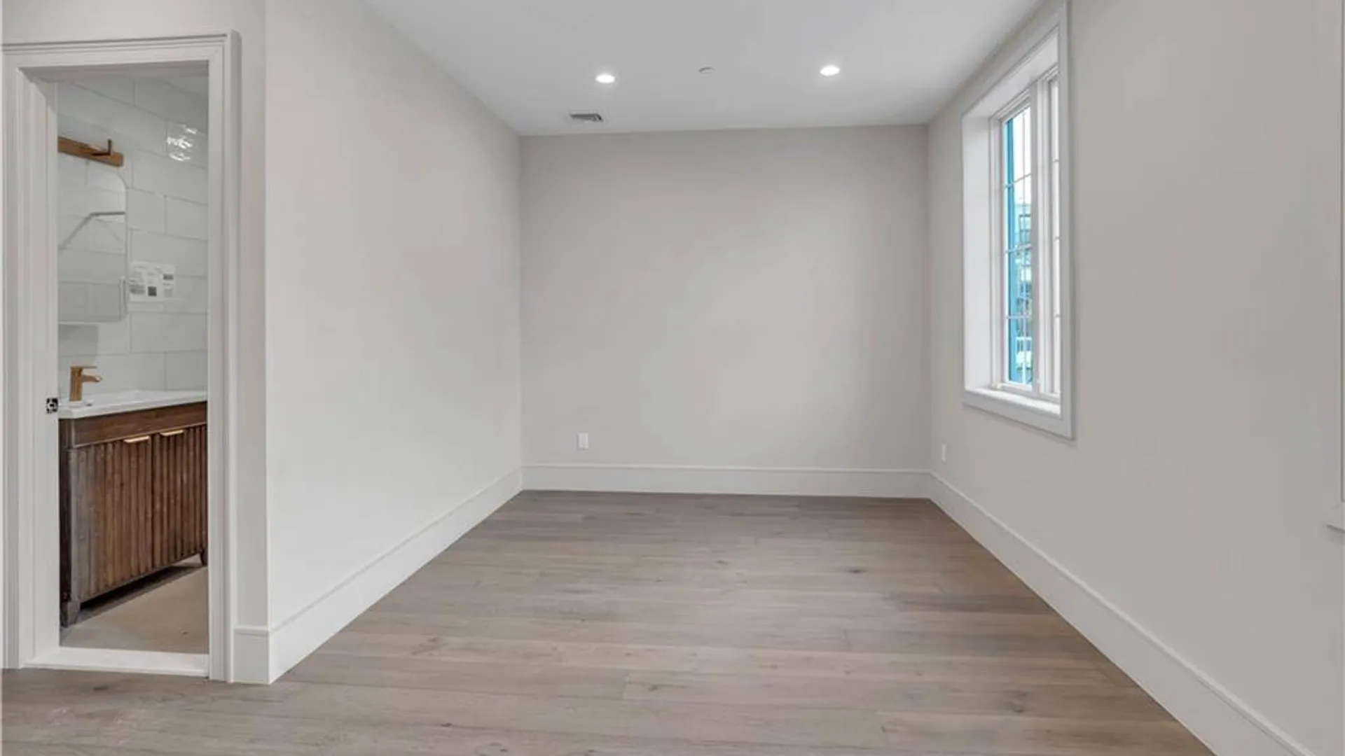Property at 372 92nd St, Brooklyn, NY 11209 14