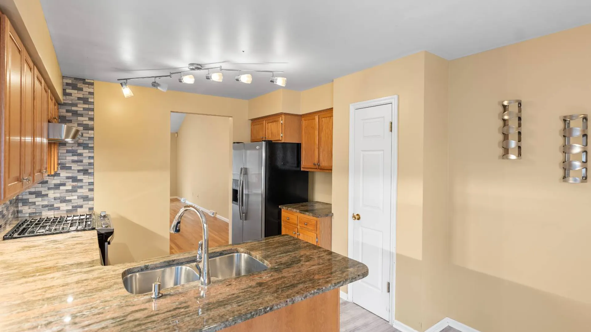 Property at 145 Killarney Dr, Schenectady, NY 12309 10