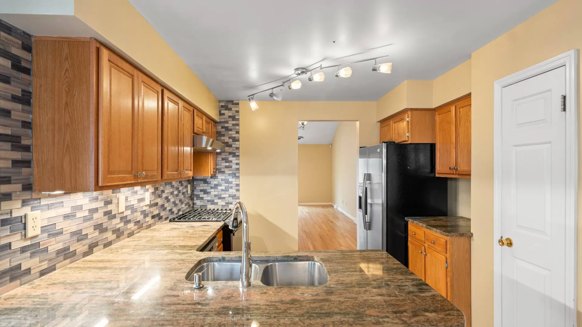 Property at 145 Killarney Dr, Schenectady, NY 12309 12