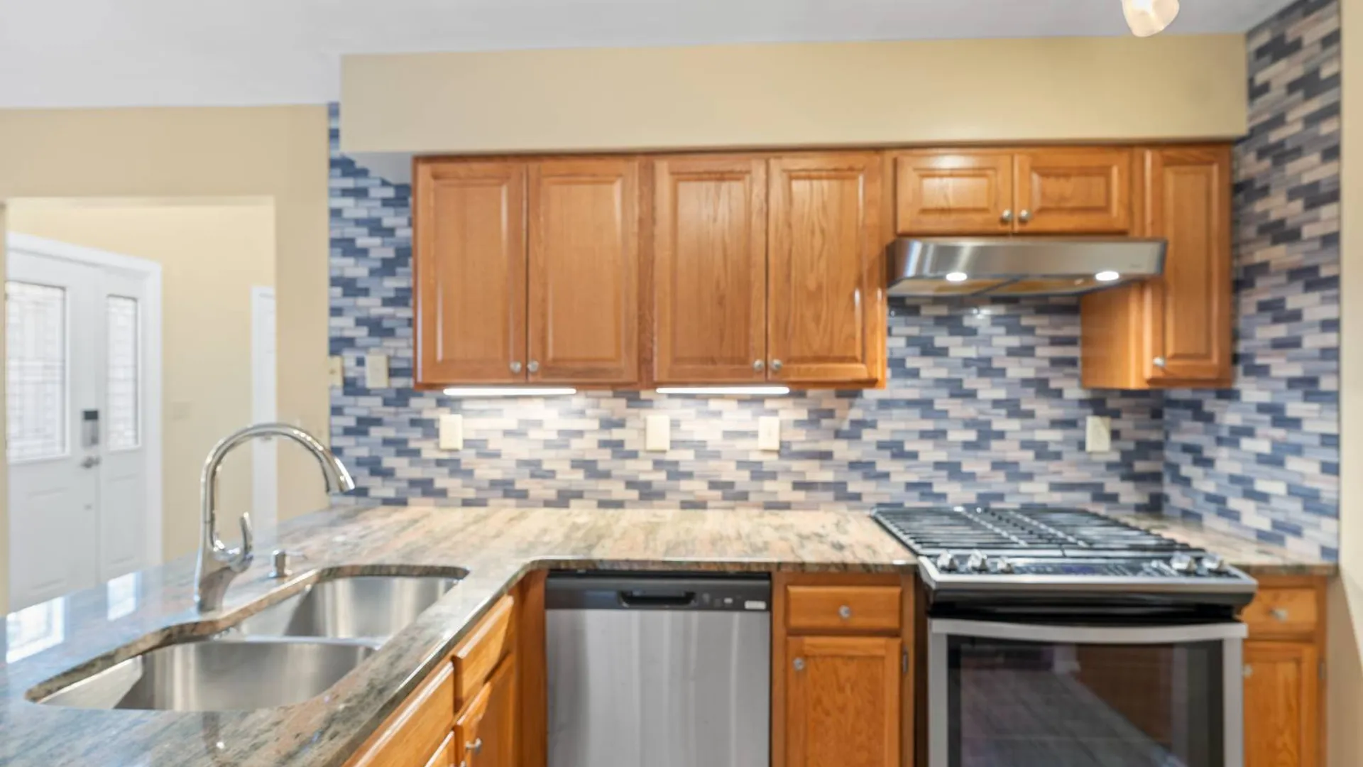 Property at 145 Killarney Dr, Schenectady, NY 12309 14