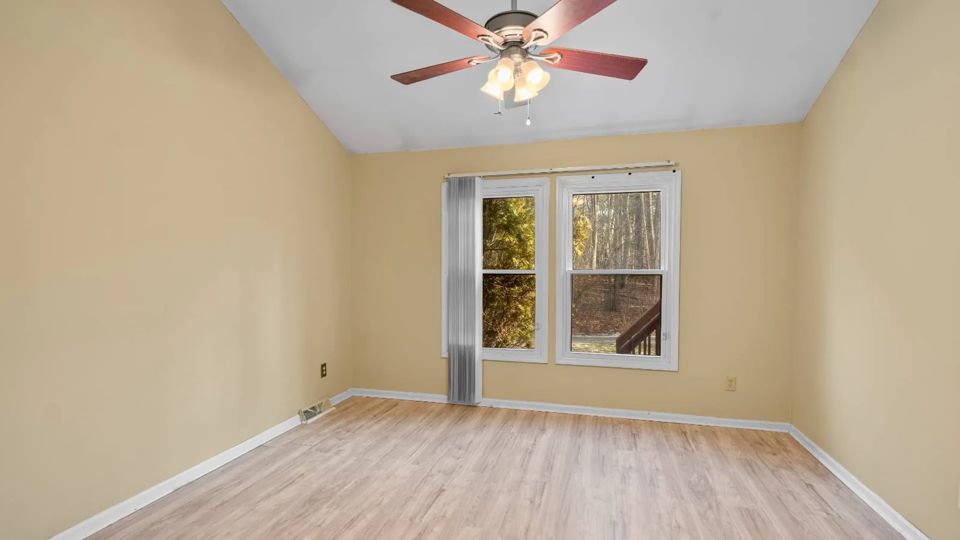 Property at 145 Killarney Dr, Schenectady, NY 12309 24