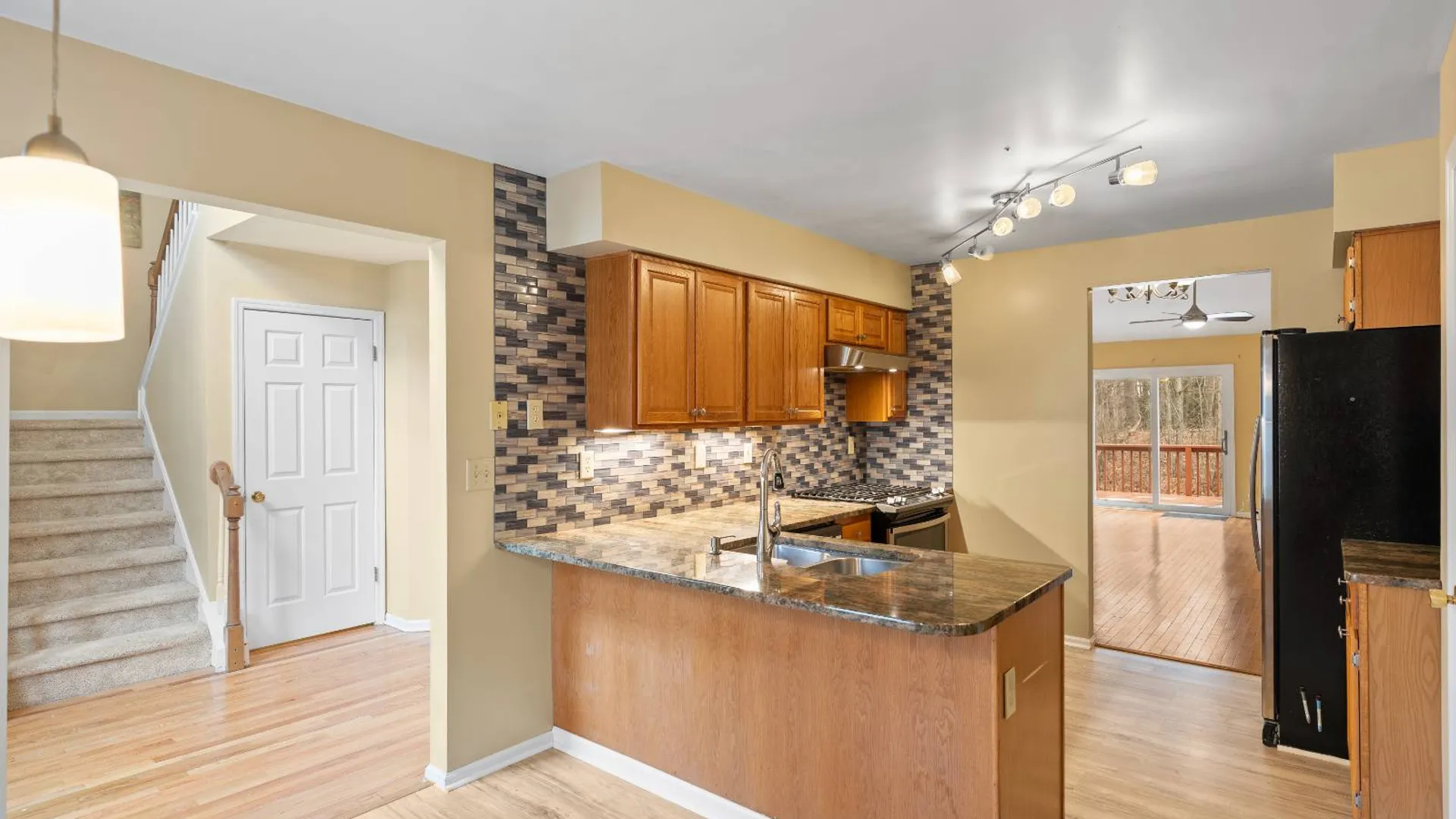 Property at 145 Killarney Dr, Schenectady, NY 12309 9