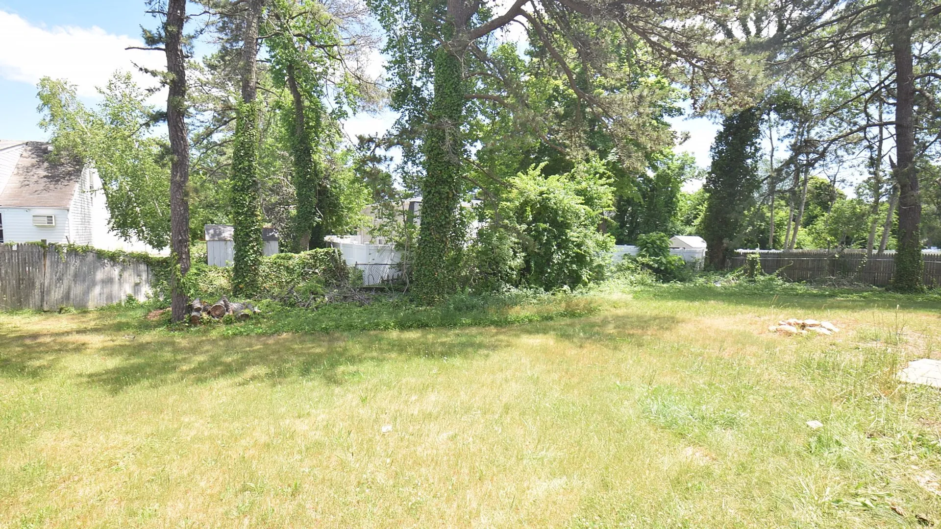 Property at 3 Willow CT, Medford, NY 11763 20