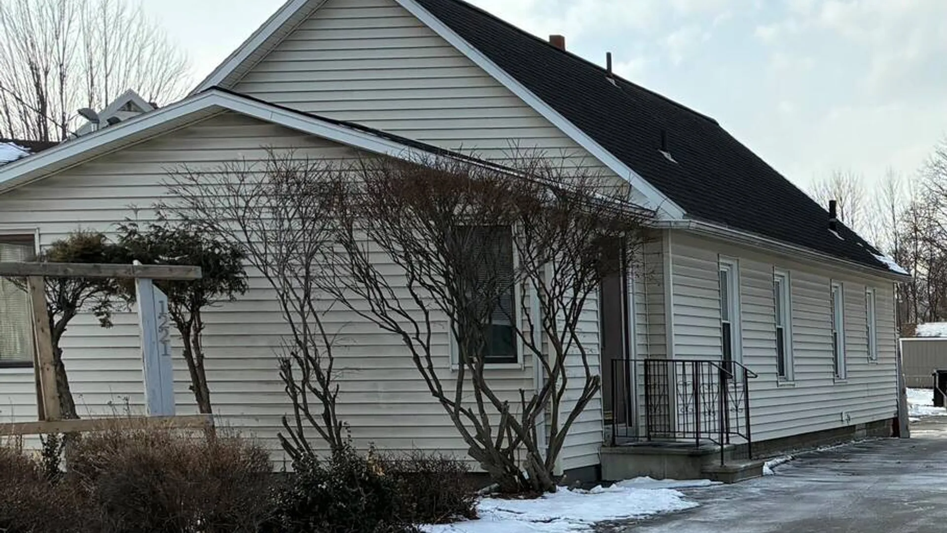 Property at 1221 Altamont Avenue, Schenectady, NY 12303 2