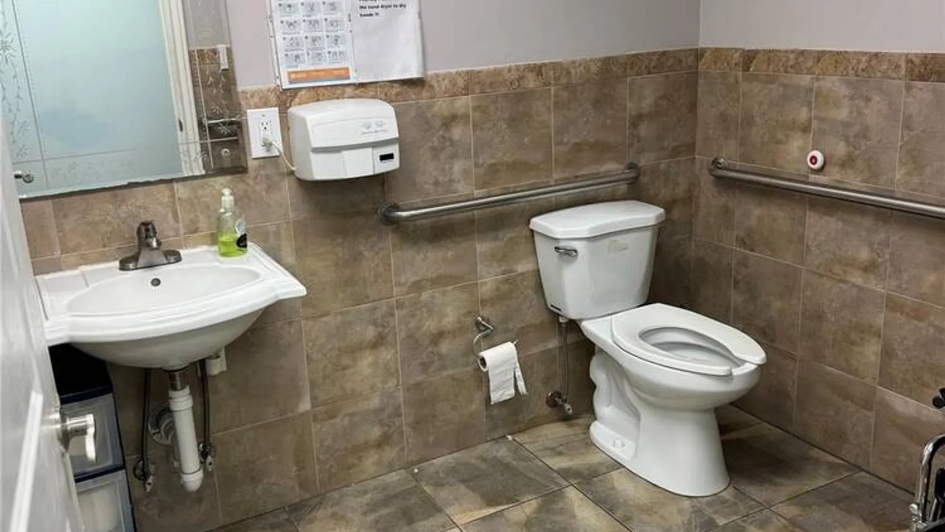 Property at 1 Arrowood Lane Lane, Melville, NY 11747 17