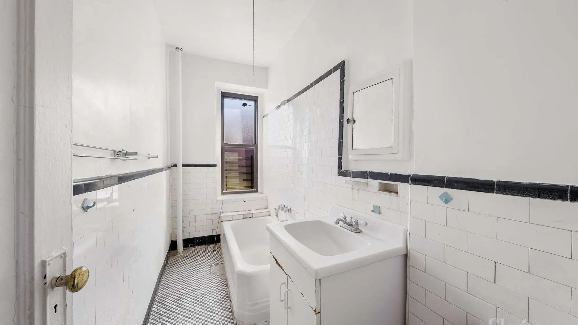 Property at 37 -16 83rd St, Queens, NY 11372 10