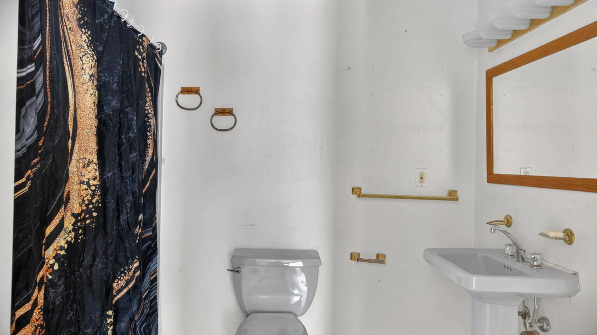 Property at 1644 1st Street, Rensselaer, NY 12144 13