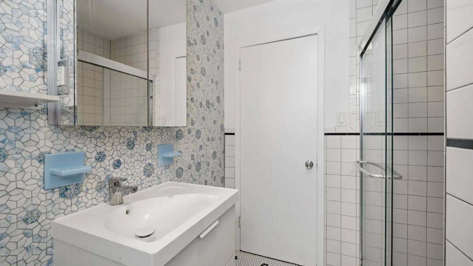 Property at 108 Jackie Robinson Pkwy, New York, NY, NY 11207 17